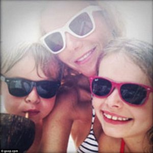 Gwyneth & kids selfie